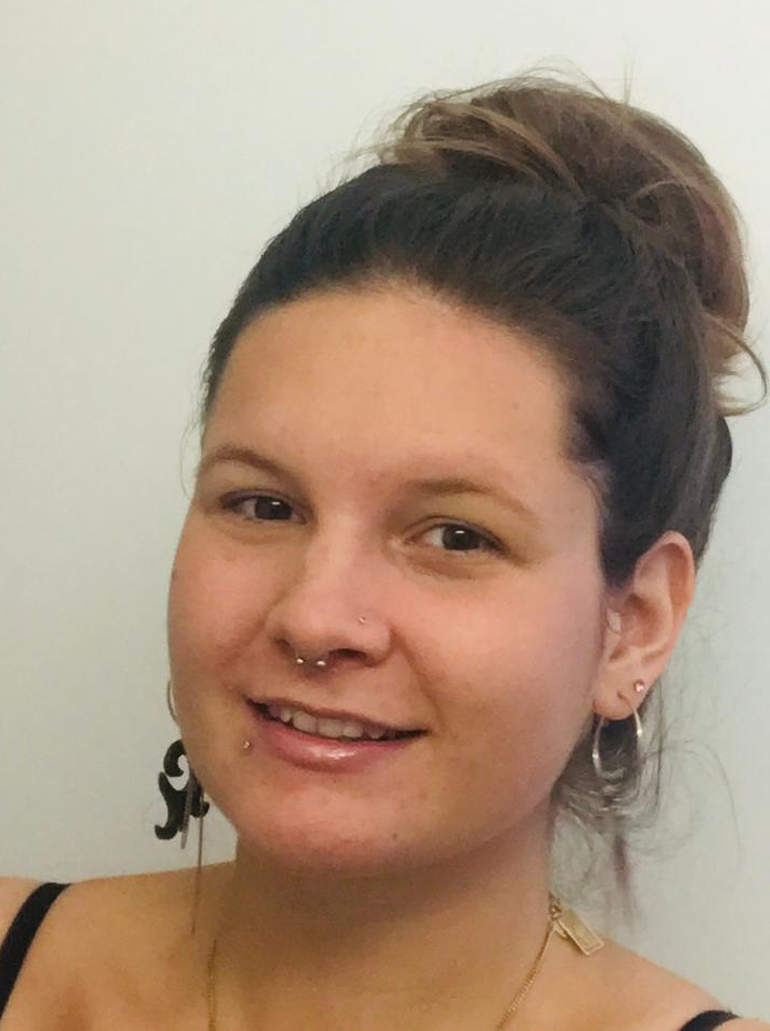 Desirèe Kolb verstärkt uns seit 2019 bei der Reinigung der Praxis
